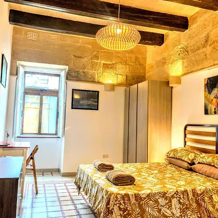 Spacious 1 Bedroom On Republic Street * Valletta