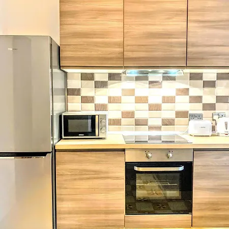 Spacious 1 Bedroom On Republic Street Apartment