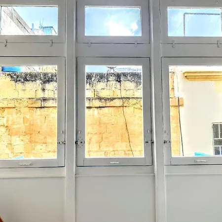 Spacious 1 Bedroom On Republic Street Apartament